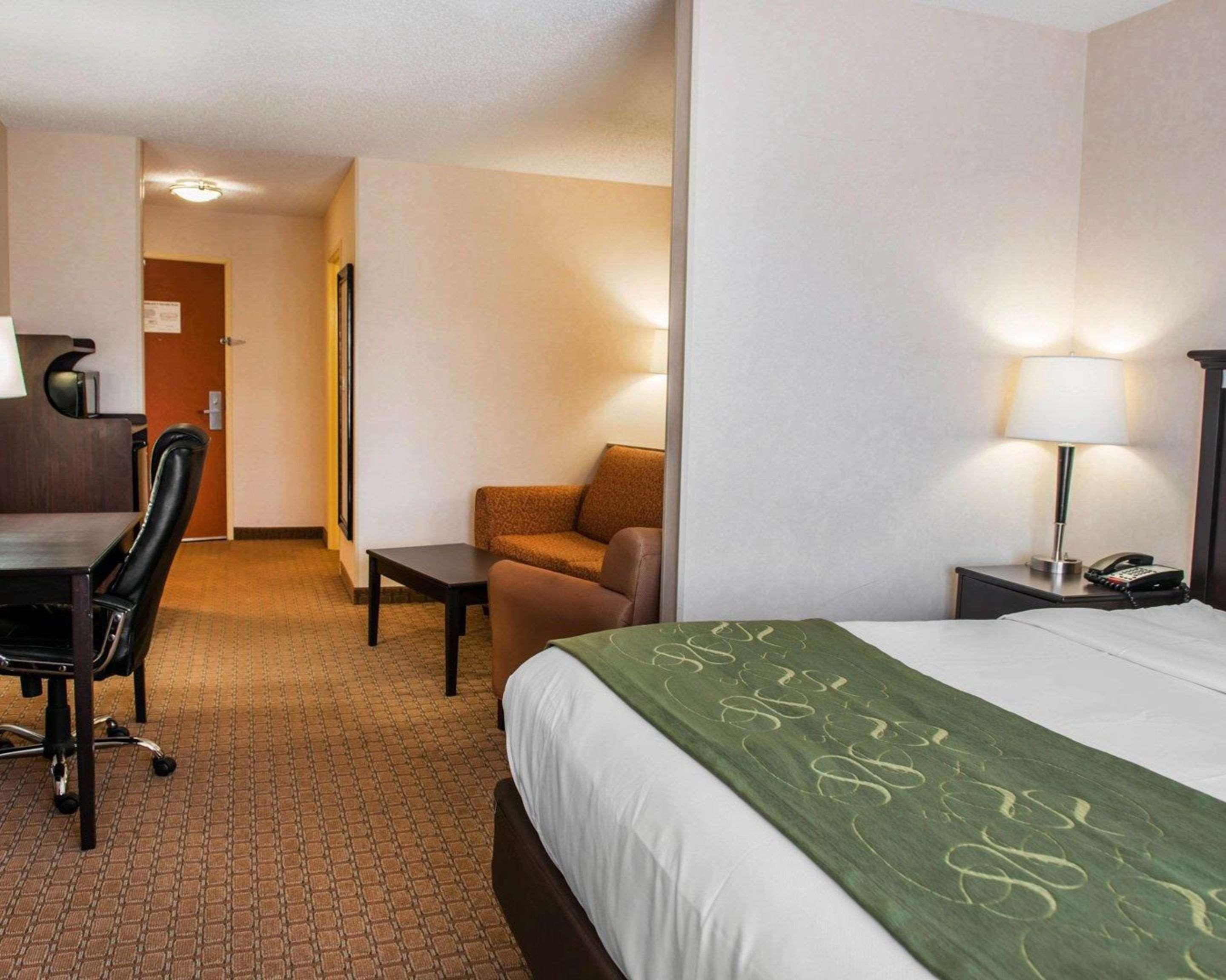 Comfort Suites Southport Exterior photo