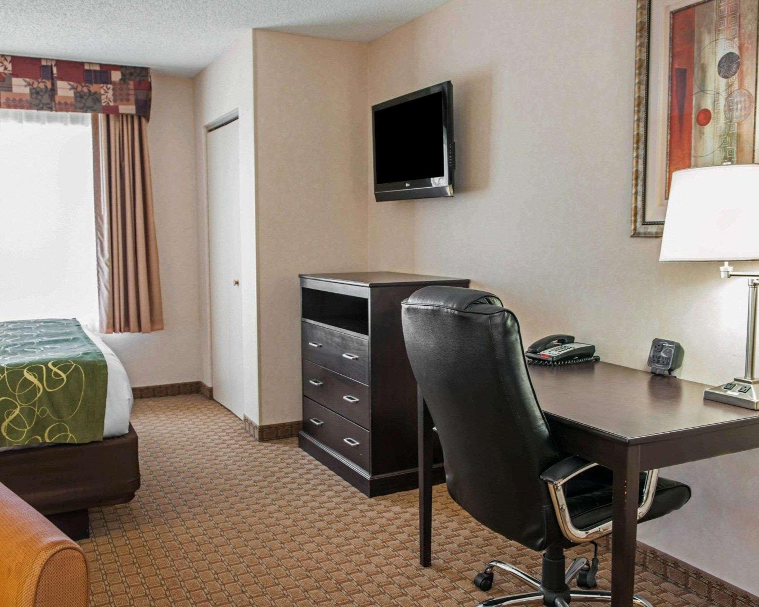 Comfort Suites Southport Exterior photo