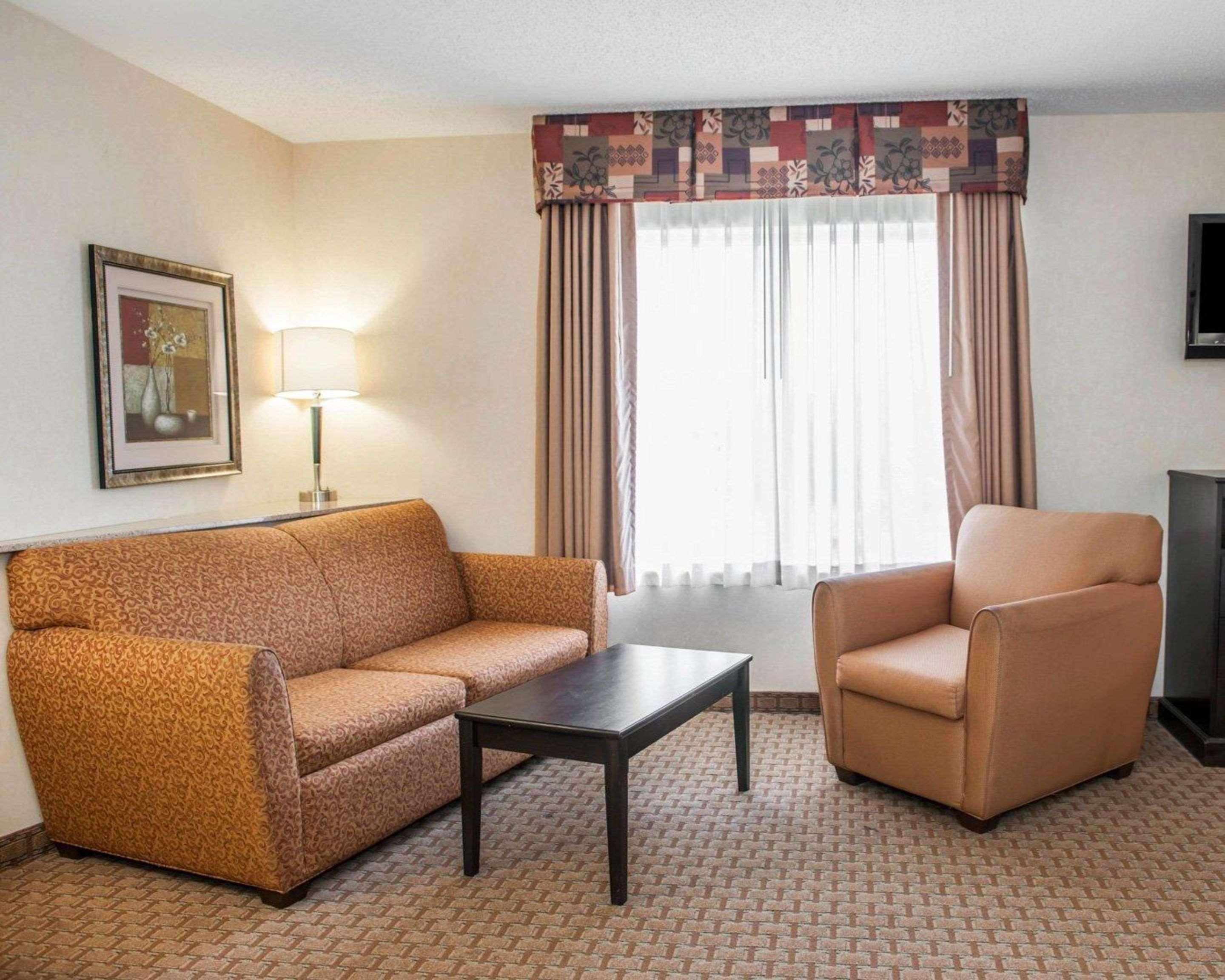 Comfort Suites Southport Exterior photo